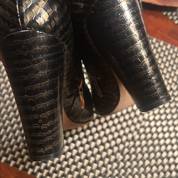 Sergio Rossi Black/Gold Textured Block Heeled Boots (3*) - Picture 4 of 7